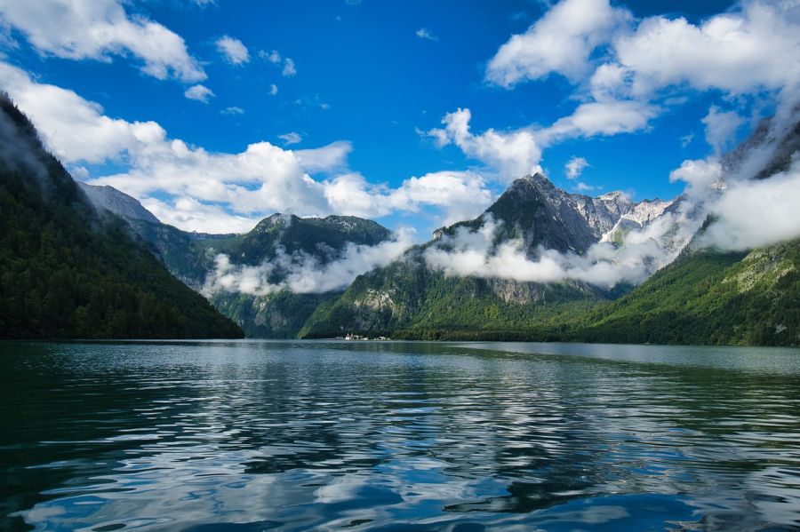 Découvrez les Meilleurs Spots de Camping Abordable dans les Alpes