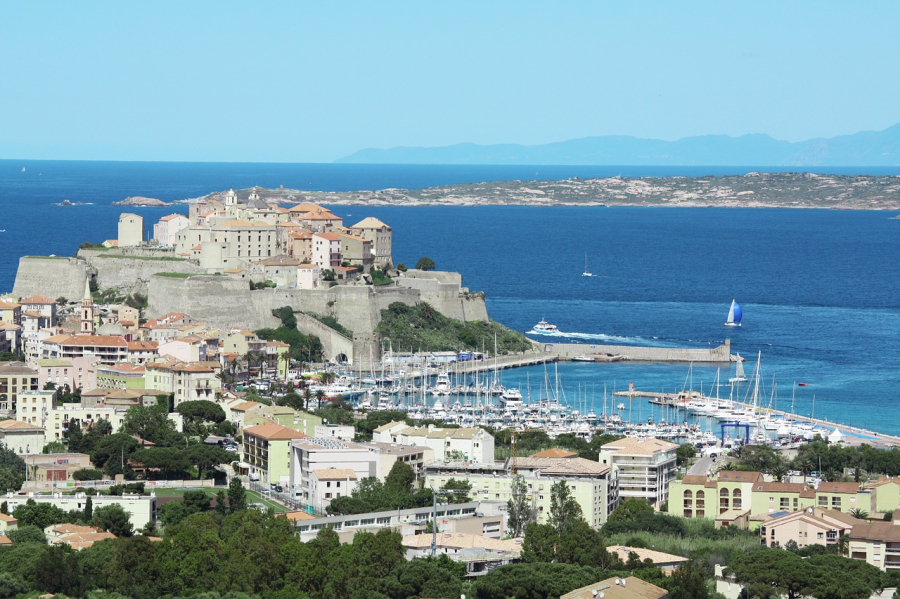 Offres Spéciales pour des Vacances en Camping en Corse : Trouvez la Promo Parfaite !